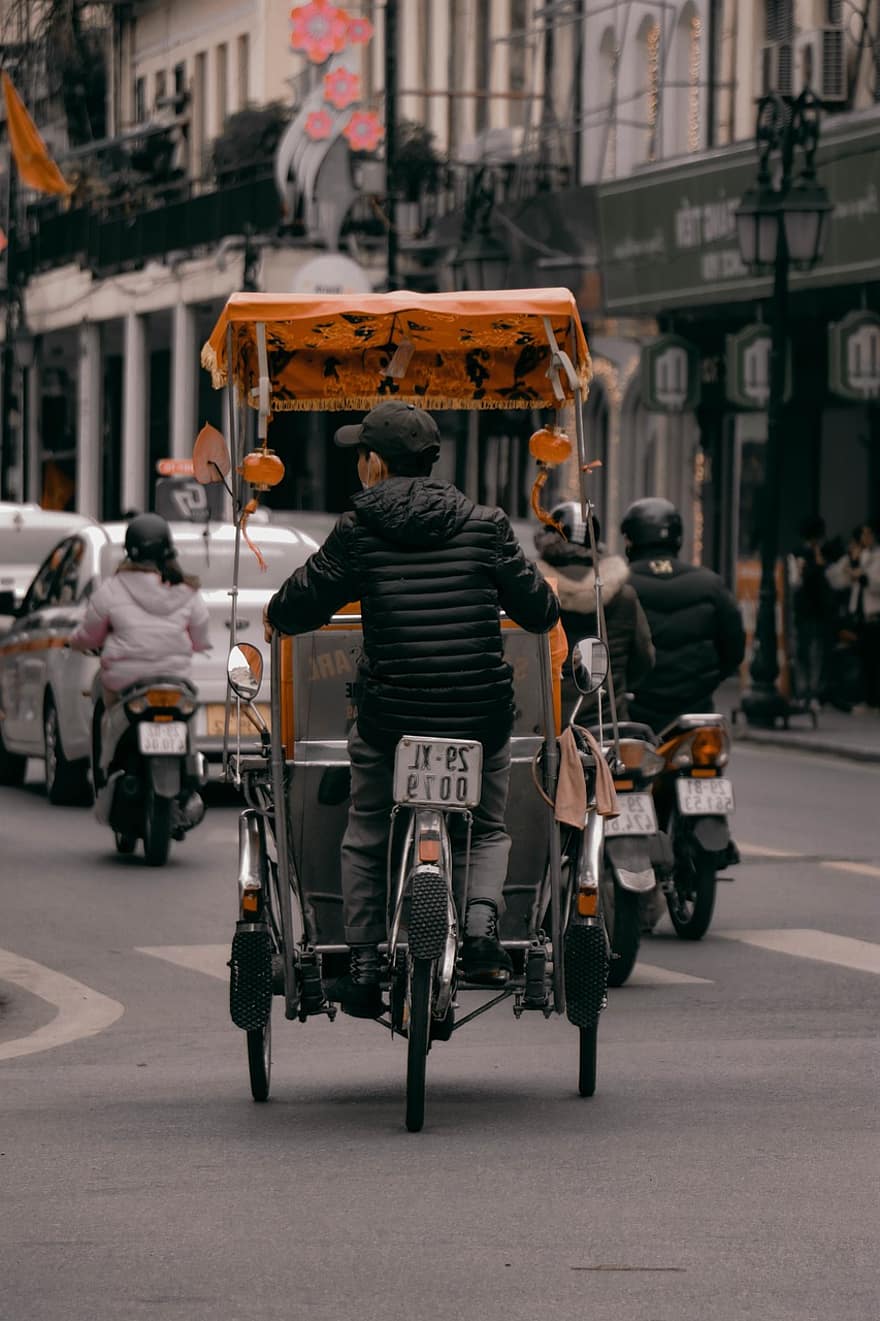 home, bicicleta, carrer, masculí, vietnam, hanoi, cultura, homes, vida de ciutat, transport, mode de transport
