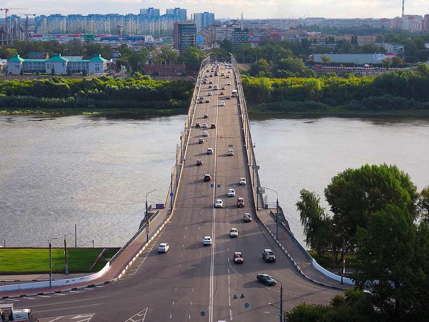 la carretera, viaje, ciudad, río, exploración, turismo, Nizhny Novgorod, Puente Kanavinsky, coche, tráfico, transporte