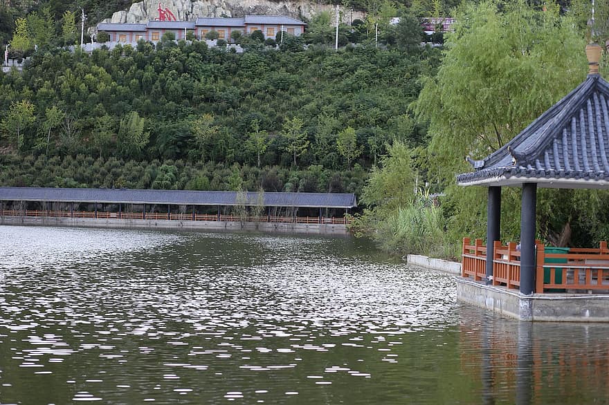 Hanzhongas, Xixang apskritis, Vyšnių slėnis, ežeras, parkas, medis, vanduo, architektūra, kraštovaizdį, kelionė, žinoma vieta