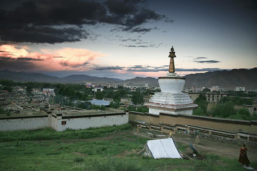 tempel, hvidt tårn, munk, buddhisme, tibet, Shigatse, religion, berømte sted, arkitektur, bjerg, solnedgang