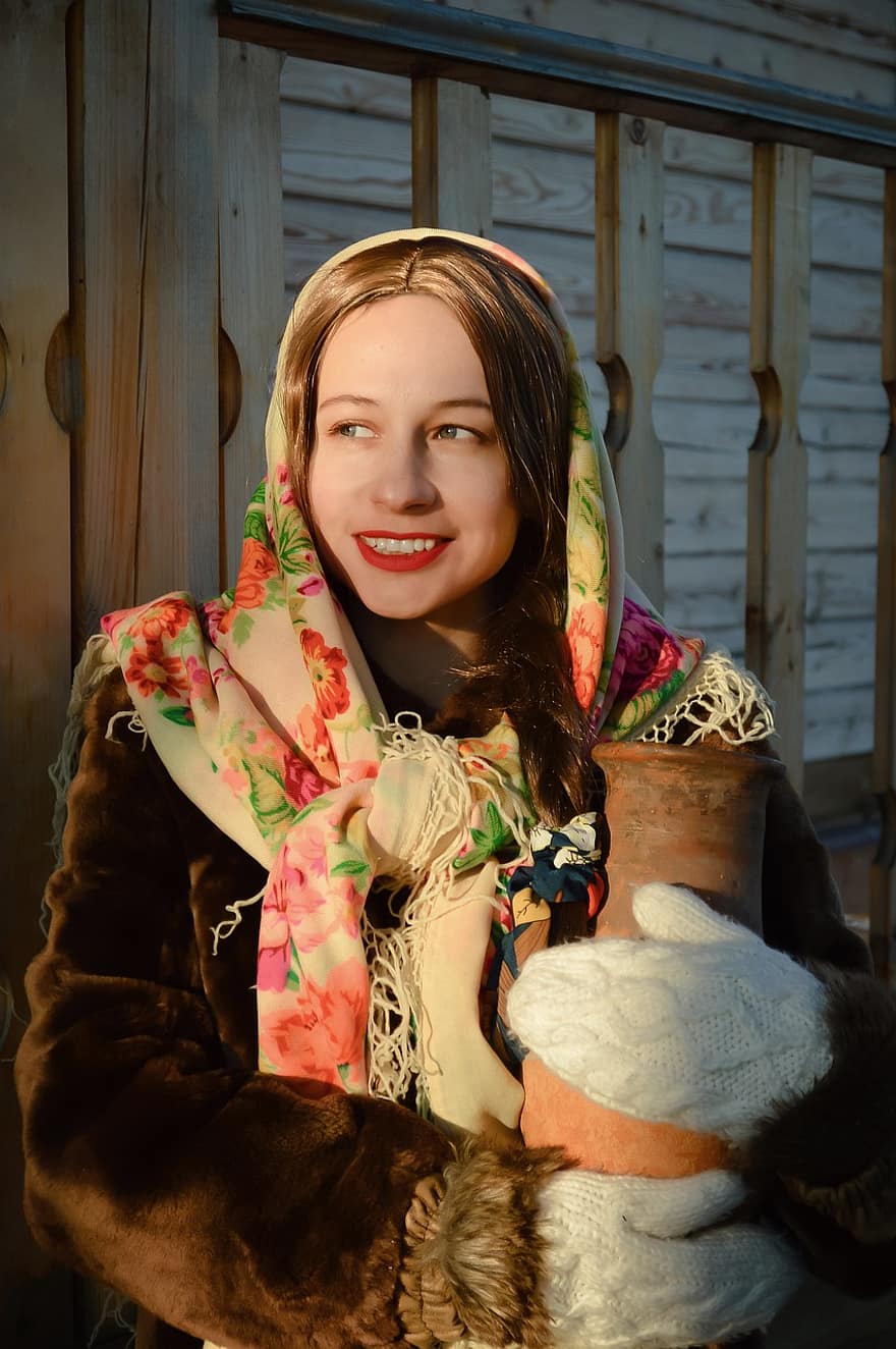 mulher, xaile, luvas, varanda, chalé, estilo folclórico russo, Rússia, russos, Dom, aldeia, casa