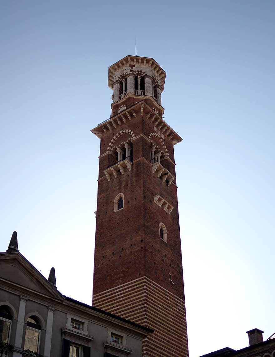 Torre Dei Lamberti, Verona, mimari, ünlü mekan, din, dış yapı, Hristiyanlık, Tarihçe, yapılı yapı, eski, kültürler