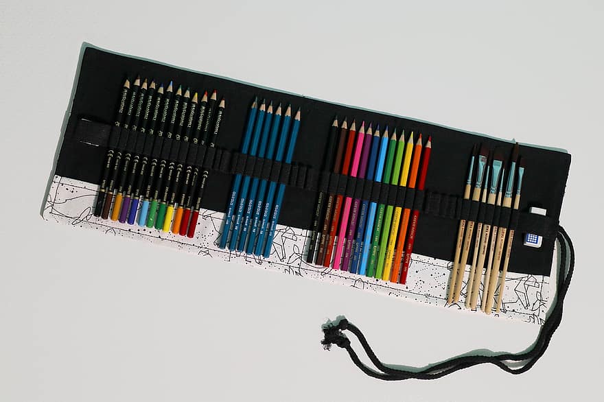 Bleistifte, Mäppchen, Bleistiftrolle, Kunst, Kunstwerk, Buntstifte, Regenbogen, Farben, Kunstbedarf, Zeichnung, Bleistift