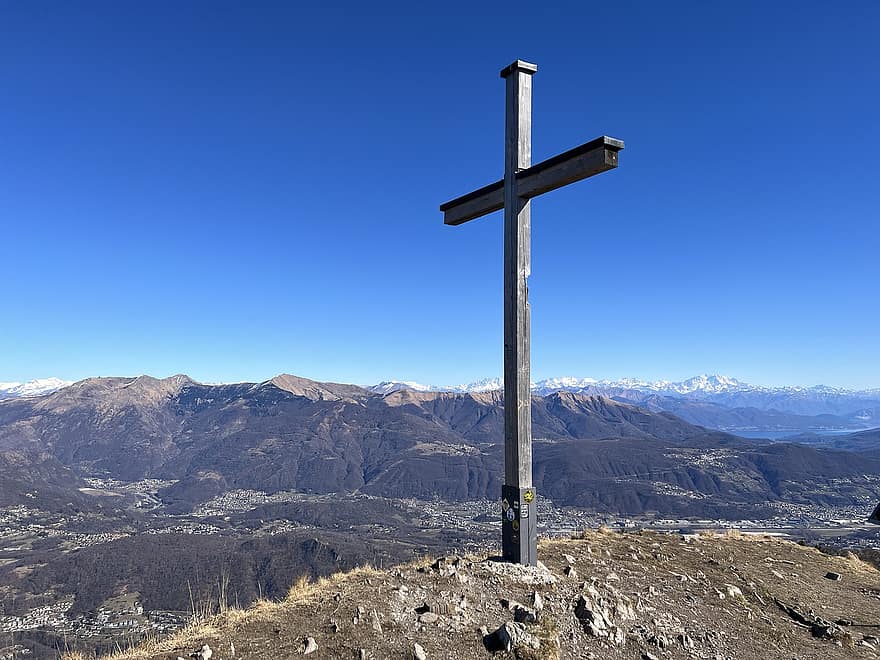 a monte boglia felé, A Saletta-hegy felé, alpesi útvonal, Alpok, séta, ég, felsők, kirándulások, túrázás, hegyek, természet