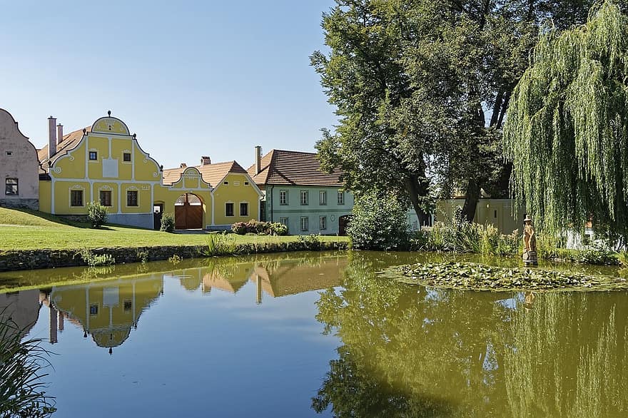 チェコ共和国、Dobčice、ドブシッツ、ボヘミア、南ボヘミア、村、村の記念碑、歴史的な、農場、池、水