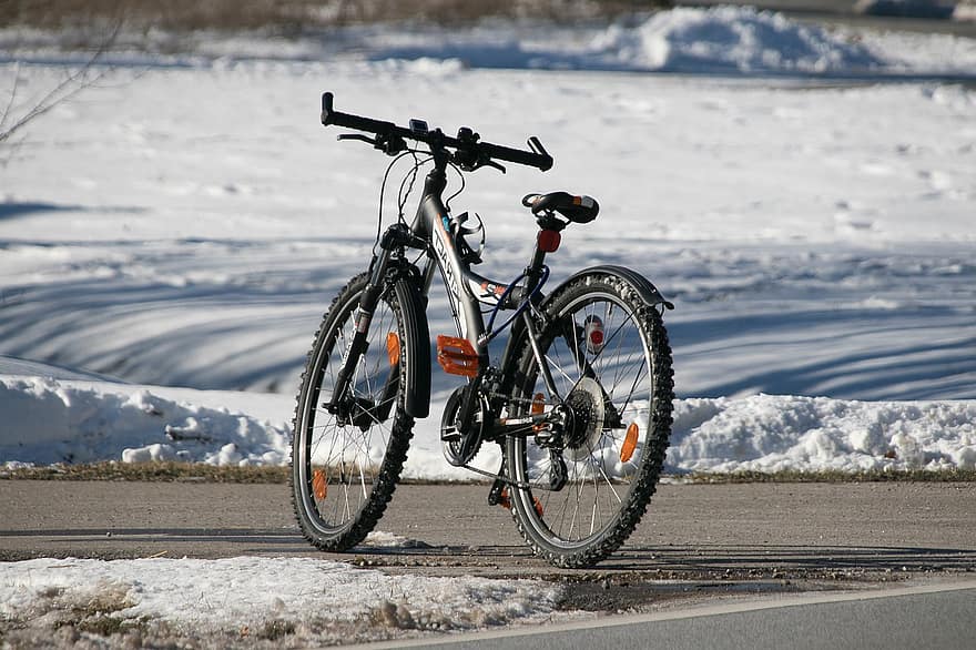 велосипед, сняг, планинско колоездене, паркиран мотор, превозно средство, зима, студ, снеговалежи, снежно, неприветлив, скреж