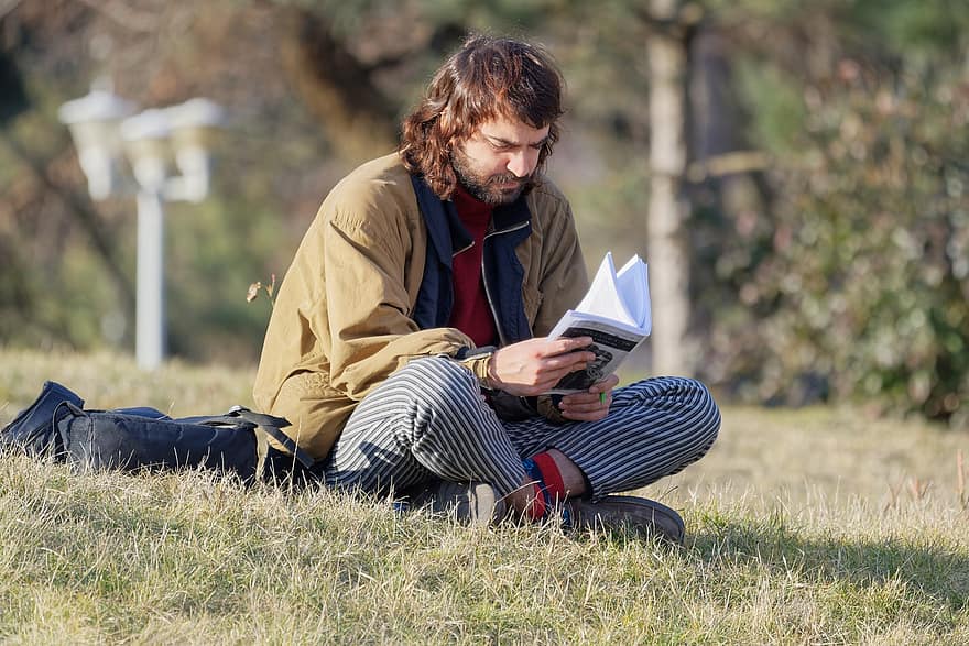 homme, parc, en train de lire, livre, en plein air, loisir, Hommes, une personne, séance, modes de vie, éducation