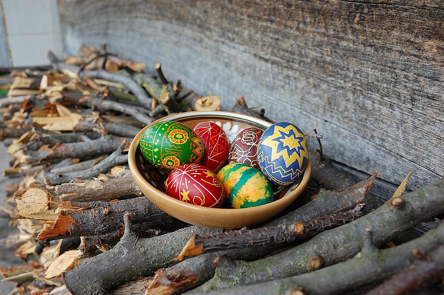 Pysanka, œufs de Pâques, bois de chauffage, empilés, Pâques, Coutumes de Pâques, oeufs colorés, décoration de pâques, ornemental, bois, des cultures