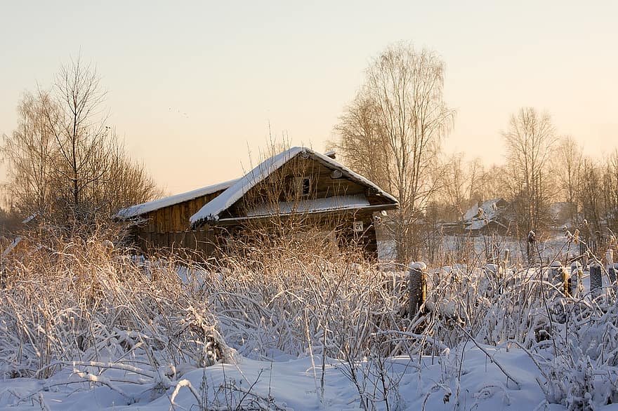 paisagem rural, aldeia, inverno, neve, geada, casa de madeira