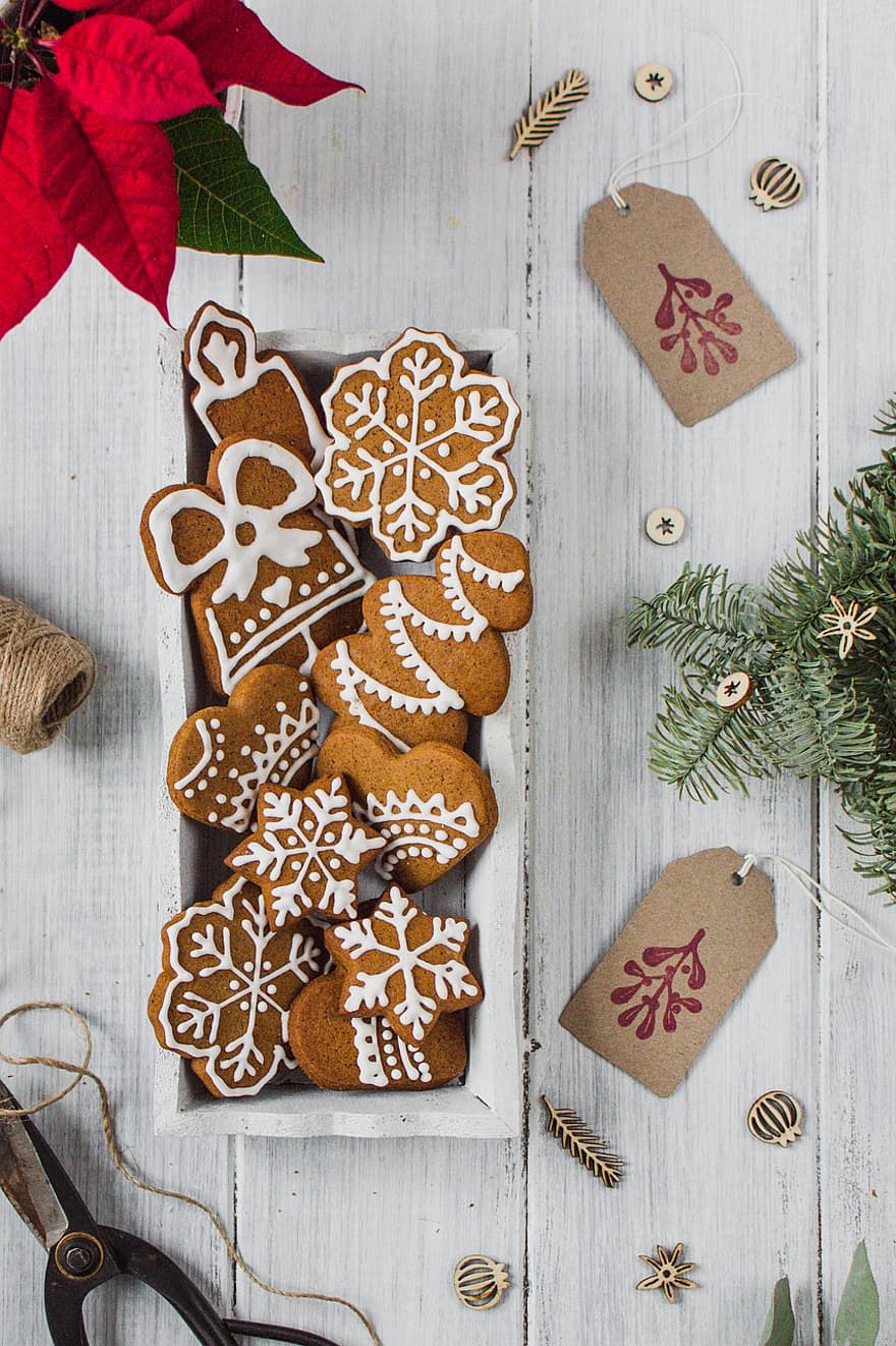 biscoitos de gengibre, Comida, colocação plana, Pão de gengibre, caseiro, Tradição Tcheca, Natal, Decoração de Natal, festivo, biscoitos, lanche