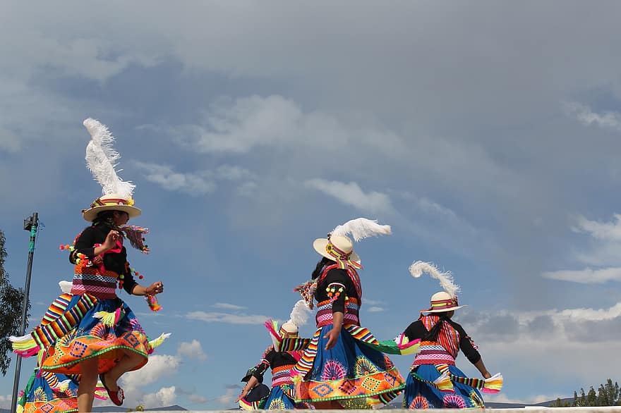 تينكوس ، ارقص ، نساء ، حضاره ، التقليد ، زاهى الألوان ، الرقص ، الثقافات ، احتفال ، مهرجان تقليدي ، اللباس التقليدي