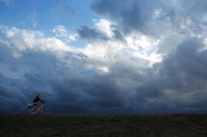 їзда на велосипеді, циклу, небо, вибух хмар, дівчина, велосипед, природи, силует, драматичний, фон, заставка