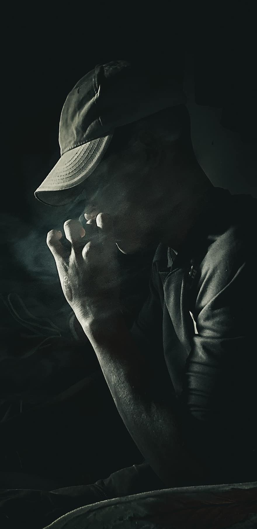мъж, пушене, пристрастяване, дим, хора, един човек, възрастен, мъже, Черно и бяло, портрет, тъмен