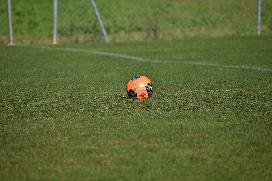 футбол, футболно игрище, трева, спорт, топка, зелен цвят, едър план, футболна топка, игрище, лято, дейност