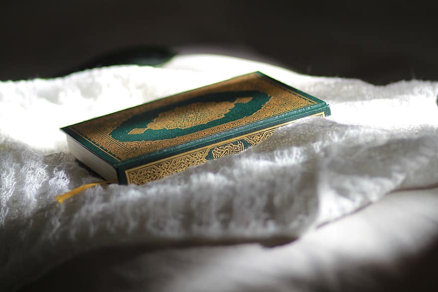 القرآن ، ضوء ، الروحانية ، متدين ، مقدس ، قراءة ، دين الاسلام ، الله ، كتاب ، اسلامية ، عرب