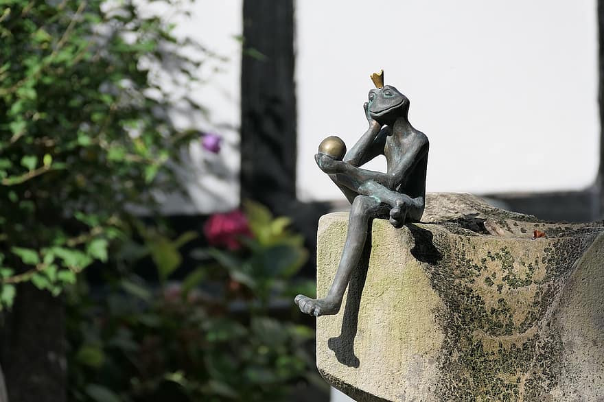 статуя, бронза, жаба, вінець, скульптура, іграшка, сидячи, дерево, релігія, зелений колір, маленький