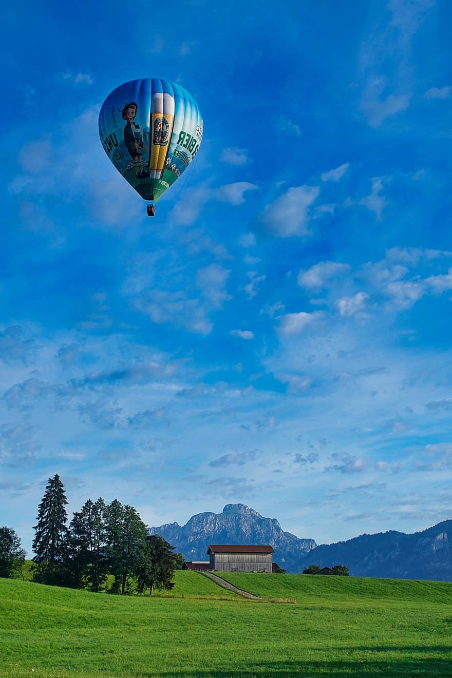 Heißluftballon, fliegend, Heißluftballonfahrt, Abenteuer, dom, Landung, Blau, Sommer-, Berg, Gras, Landschaft