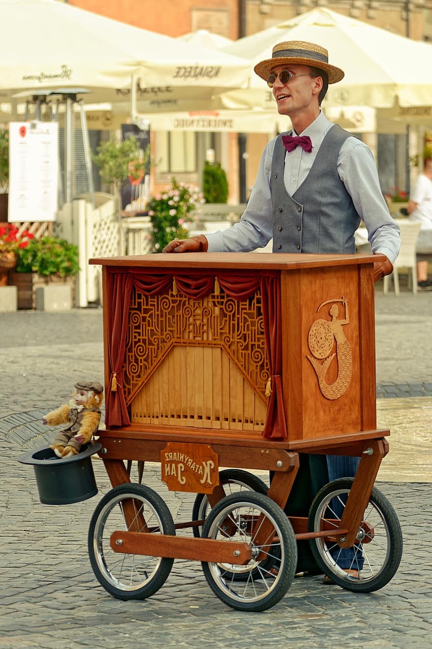 barrel organ, grinderul de organe, muzician, muzică, artist, om, muzicianul de stradă, instrument muzical, epocă, piata publica, în aer liber