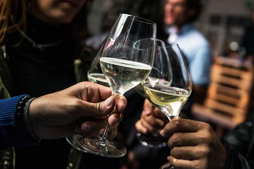 wijn, geroosterd brood, vrienden, bril, proost, viering, alcohol, prosecco, aperitief, Champagne, feest