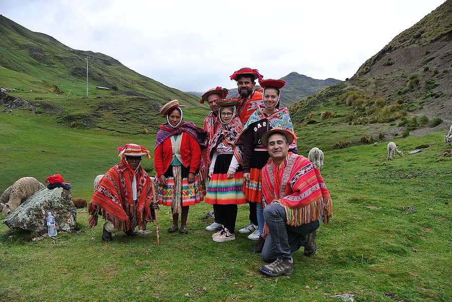 Patacancha, Peru, őslakosok, hagyományos ruházat, cusco, kultúrák, őshonos kultúra, férfiak, nők, vidéki táj, hegy