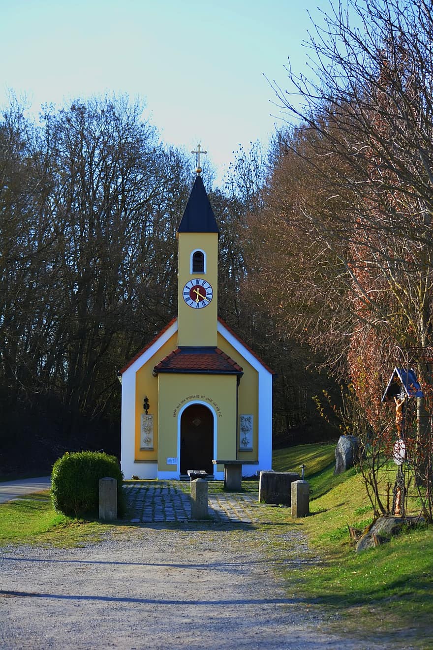 كنيسة صغيرة ، كنيسة ، الطريق ، لانداو ان دير إيسار ، ألمانيا ، دين