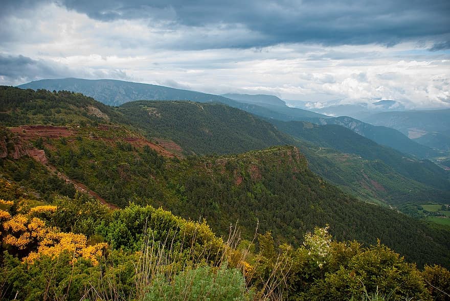 منظر طبيعي للجبل ، بيرينيه الفرنسية ، الجبال ، المناظر الطبيعيه ، بانوراما ، الجبل ، غابة ، المشهد الريفي ، اللون الاخضر ، الصيف ، أزرق