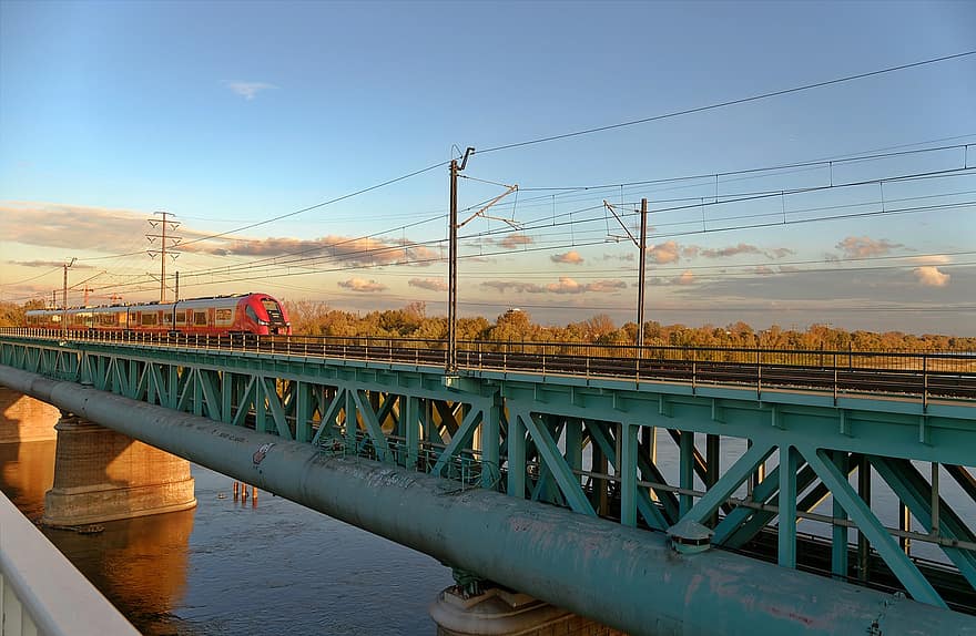 ponte, treno, fiume, in esecuzione, velocità, acqua, cielo, naturalmente, mezzi di trasporto, crepuscolo, tramonto