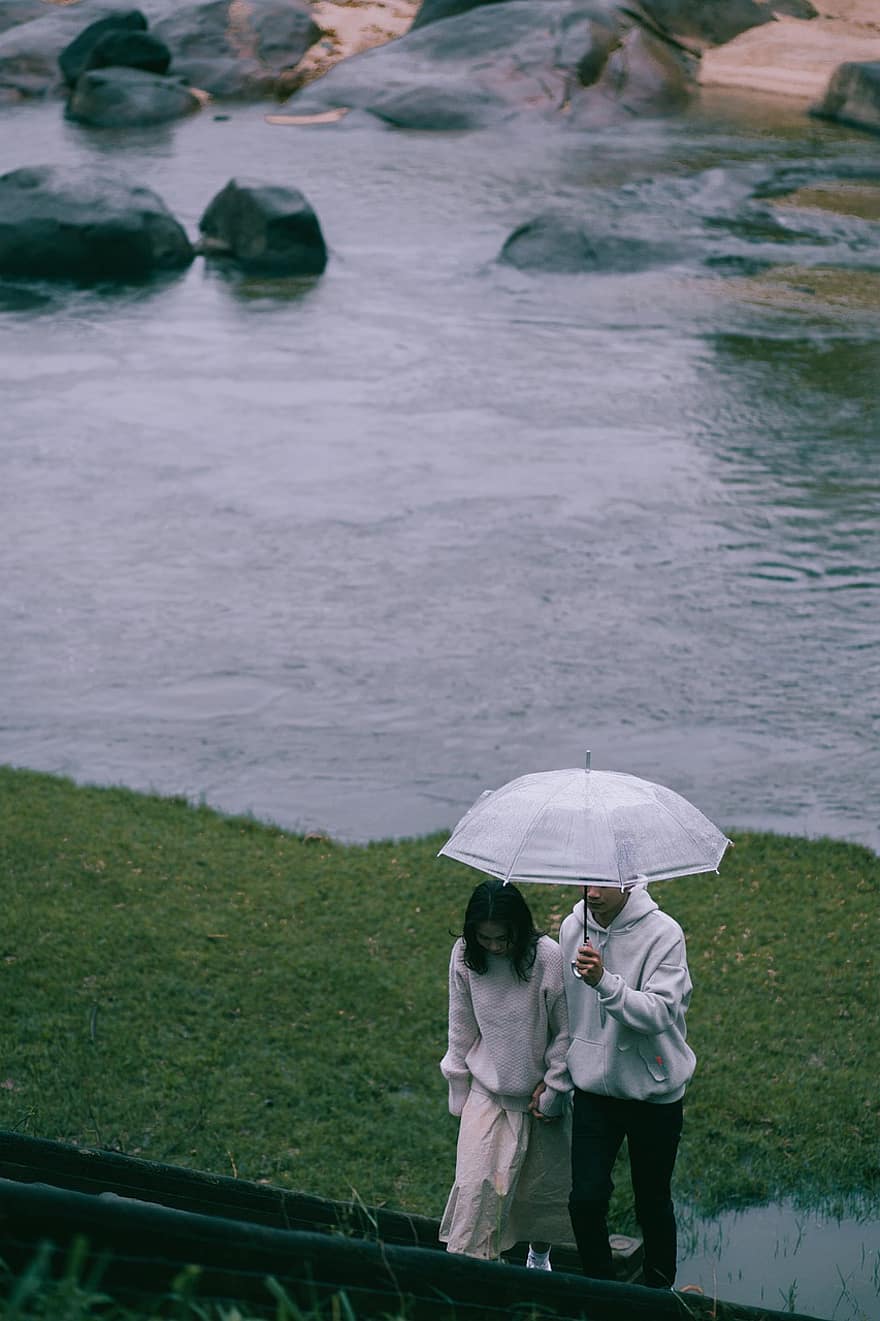 coppia, ombrello, fiume, pioggia, uomo, donna, romantico, amore, donne, uomini, adulto