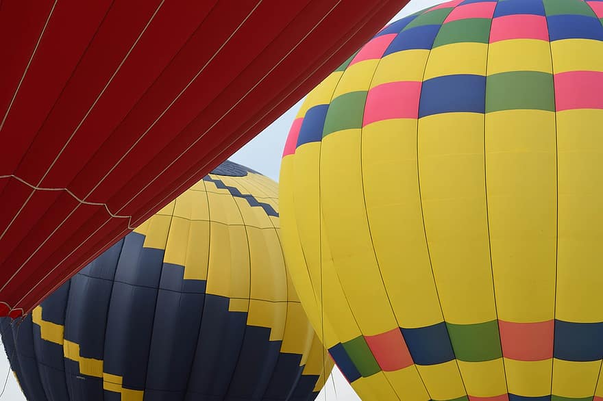 गर्म हवा के गुब्बारे, रंगीन गर्म हवा के गुब्बारे, गरम हवा का गुब्बारा, बहु रंग का, फ्लाइंग, परिवहन, खेल, अवकाश गतिविधि, पीला, हवाई वाहन, साहसिक