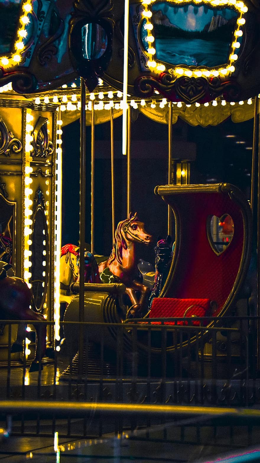 карусель, парк развлечений, ночь, карнавал, Тематический парк аттракционов, путешествующий карнавал, веселье, поездка в парк развлечений, освещенный, лошадь, осветительное оборудование