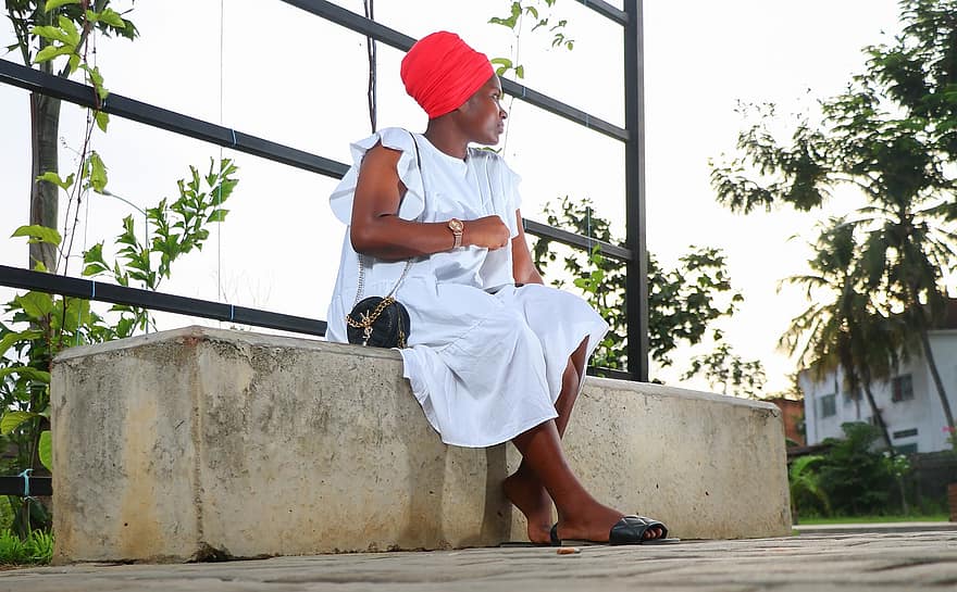 Abidjan, cote d'ivoire, kvinde, sidder, udendørs, Afrika, sort kvinde