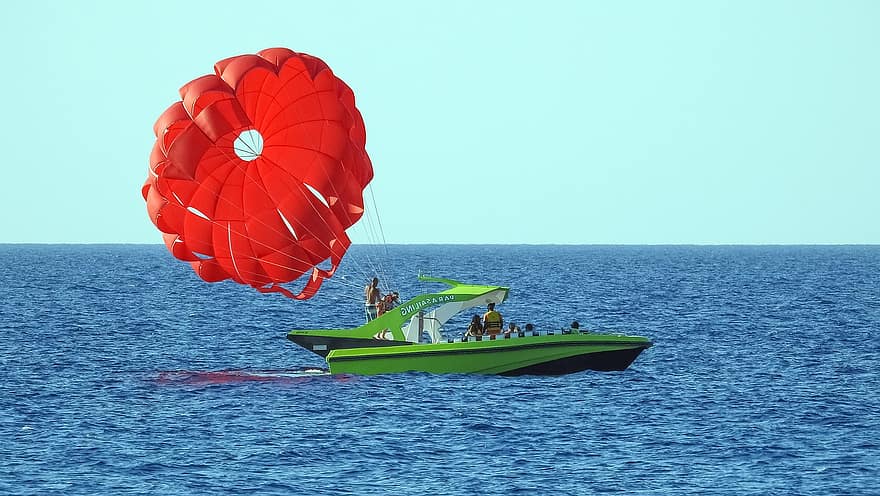 parasailing, spadochron, morze, łódź, wakacje, wolny czas, zabawa, przygoda, lato