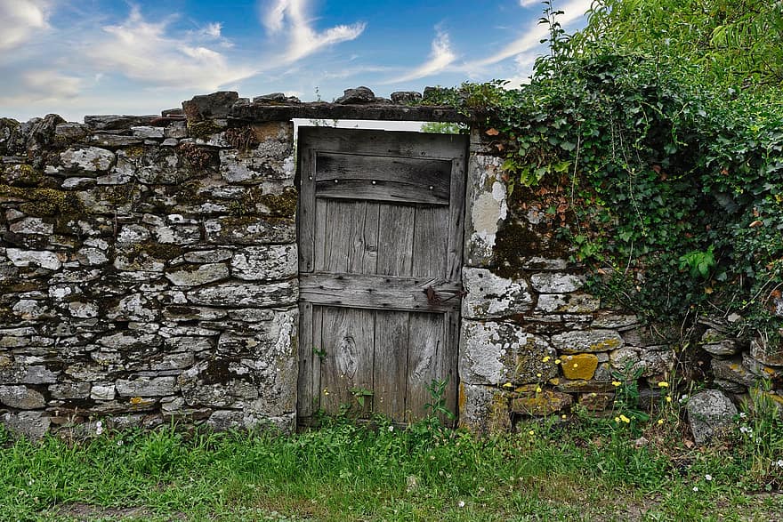ドア、エントリー方法、石垣、趣のある、古い、建築、田園風景、木材、放棄された、草、壁