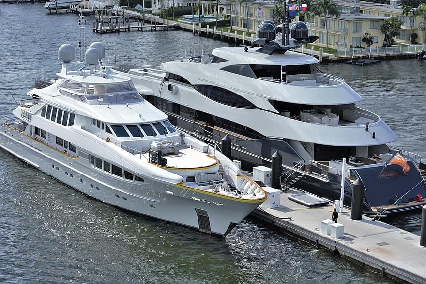 yachts de luxe, amarré, deux, luxe, riches, richesse, Jouet cher, Grands bateaux, port, Port, Dock