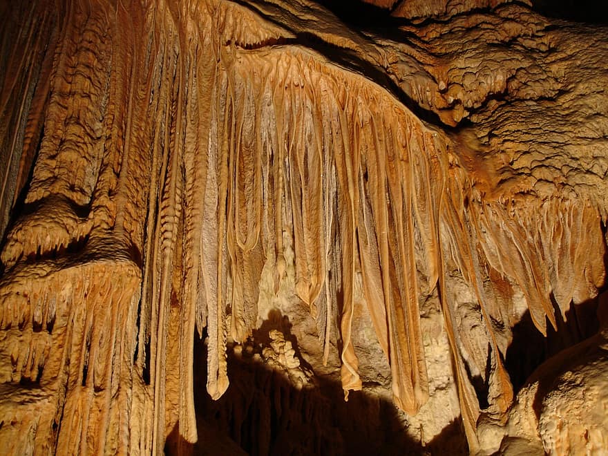 peşteră, Formarea Sinterului, stalactită, Cascada de stalactite, aven d'orgnac, lămâie verde, calcaros
