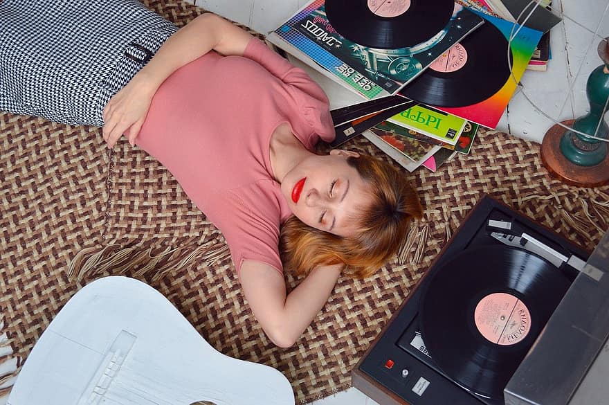 Woman, Turntable, Vintage, Guitar, Music, Sound, Phonograph Records, Vinyl Record, Record, Record Player, Listening To Music