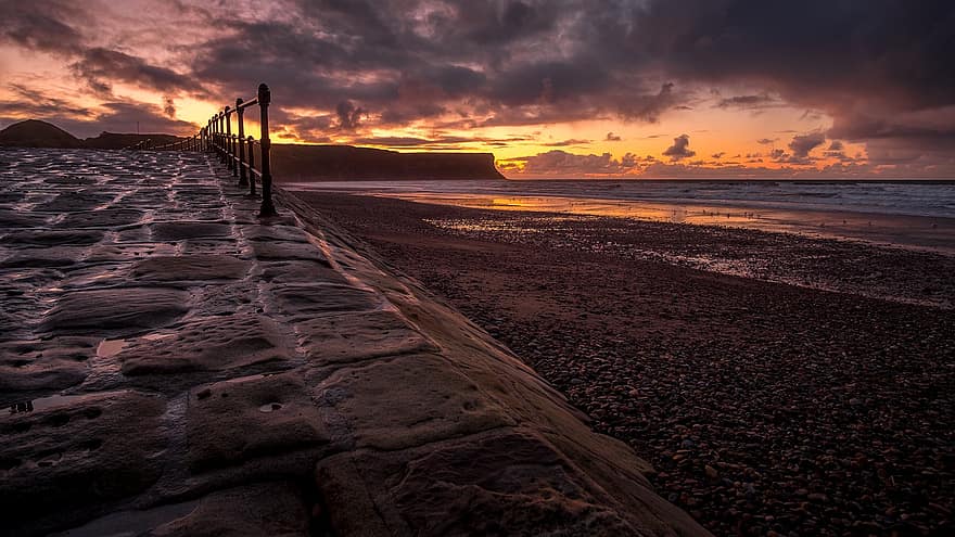 Rampa de Pedra, Praia de Saltburn, Saltburn pelo mar, yorkshire, nascer do sol, vista do mar, Hora dourada, nuvens escuras, céu mal-humorado, dourado, nuvens