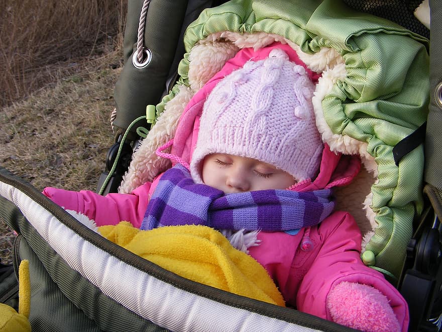 bayi, kereta bayi, sedang tidur, anak, balita, di luar rumah