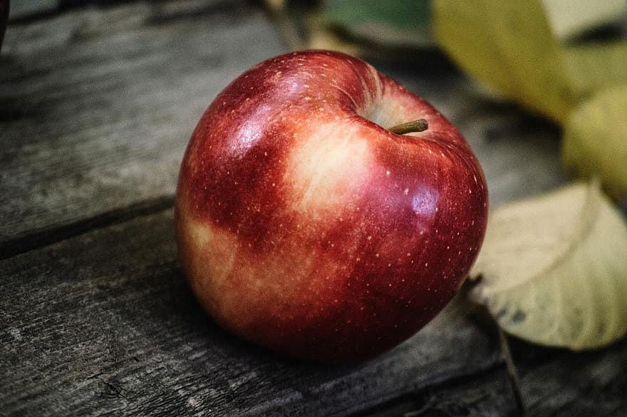 jabłko, czerwone jabłko, dojrzałe jabłko, odchodzi, martwa natura, owoc, świeżość, zbliżenie, jedzenie, zdrowe odżywianie, liść