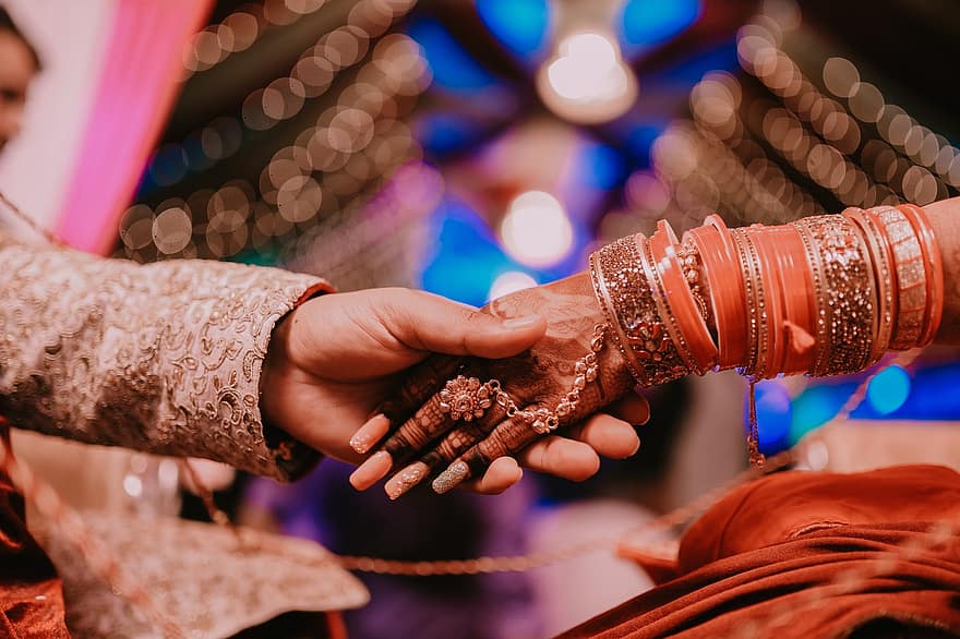 حفل زواج ، اليدين ، هندي ، زوجين ، زواج ، زفاف هندي ، ثقافة الهند ، الزواج الهندي ، مراسم الزواج ، تقليدي ، التقليد