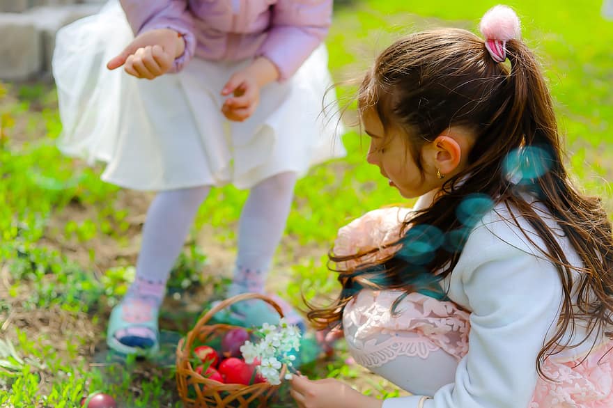meisje, Pasen, eieren, tuin-, de lente, traditie, kind, meisjes, geluk, vrolijk, pret