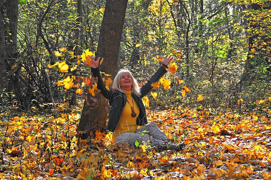 Příroda, podzim, žena, venku, sezóna, les, žlutá, list, usmívající se, štěstí, ženy