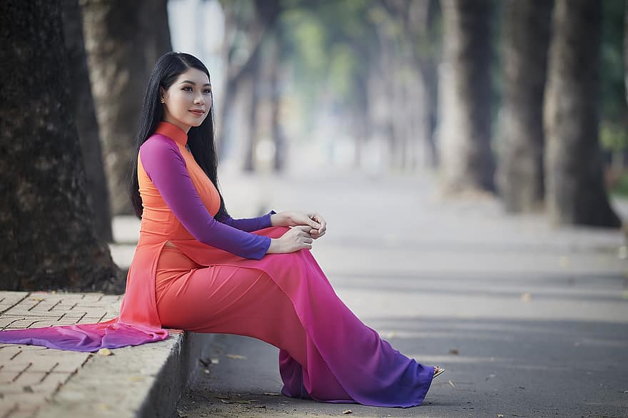 Виетнамска традиционна Нова година, Виетнамски модел, Колко дълго е виетнамски, Виетнамска традиционна рокля, парк, Самотно момиче в Ао Дай, дълга пола, азиатска жена, мода, дълъг живот, възрастен