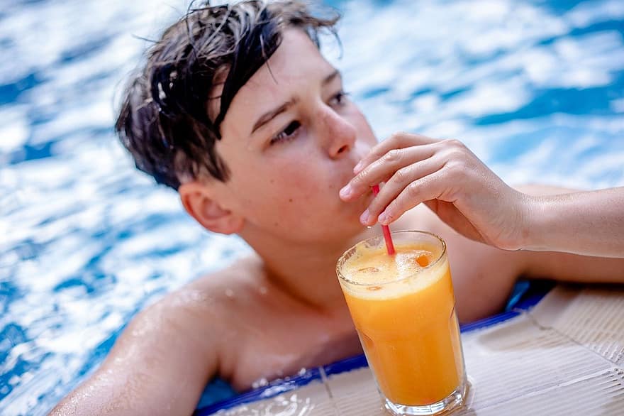 drikkevann, svømmebasseng, gutt, sommer, ferie, basseng, juice, barndom, drikke, cocktail