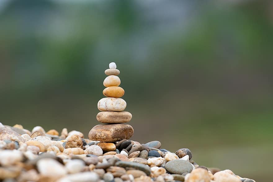pedras, Rocha, equilibrar, rochas equilibradas, pedras equilibradas, margem do rio, de praia, meditação, zen, atenção plena, espiritualidade
