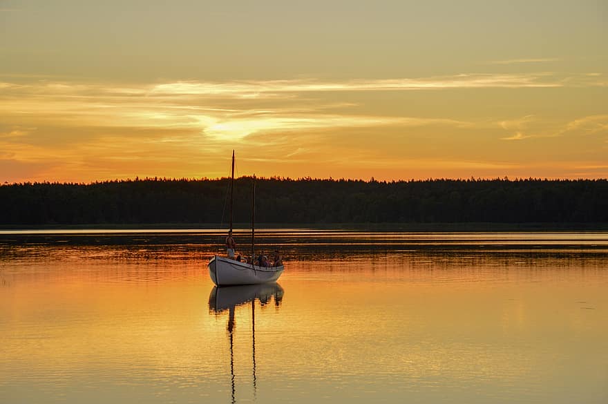 lago, barca, tramonto, riflessione, mirroring, immagine riflessa, barca a vela, persone, vacanza, alberi, foresta