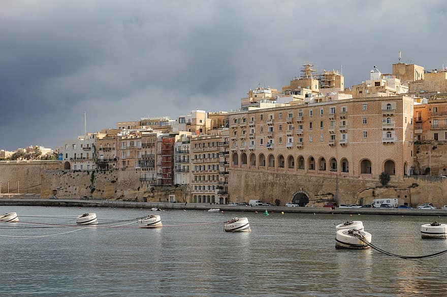 prédios, mar, arquitetura, Malta, paisagem urbana, cidade, agua, bóia, Mediterrâneo, oceano, céu escuro