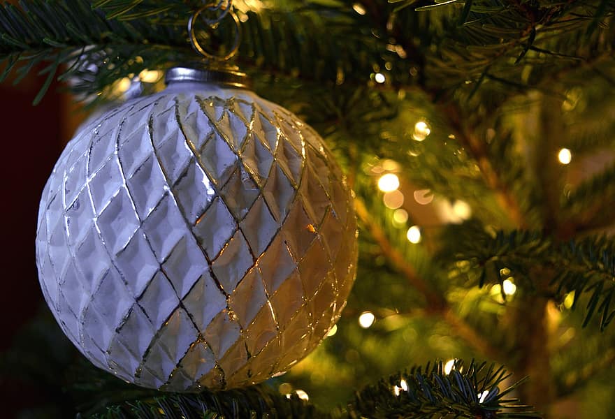 Christmas Motif, Christmas, Christmas Ball, Christmas Ornament, Fir Tree, Lighting, Pine Needles, Christmas Ornaments, Christmas Time, Christmas Decoration, Christmas Decor