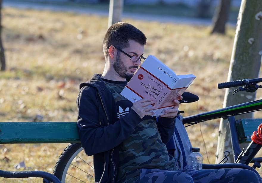 hombre, libro, leyendo, banco, estudiar, joven, masculino, estudiante, al aire libre, parque