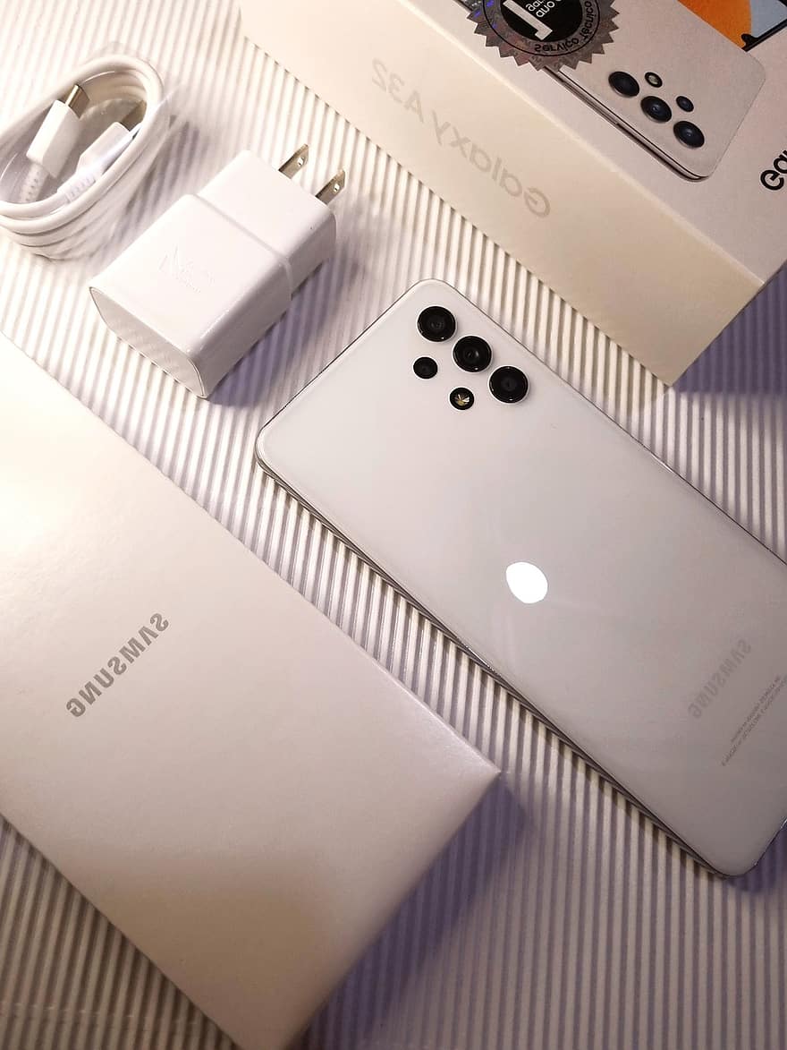Samsung Galaxy A32, samsung, technologia, smartfon, mobilny, komórka, telefon, aparat fotograficzny, elektroniczny, porozumiewanie się